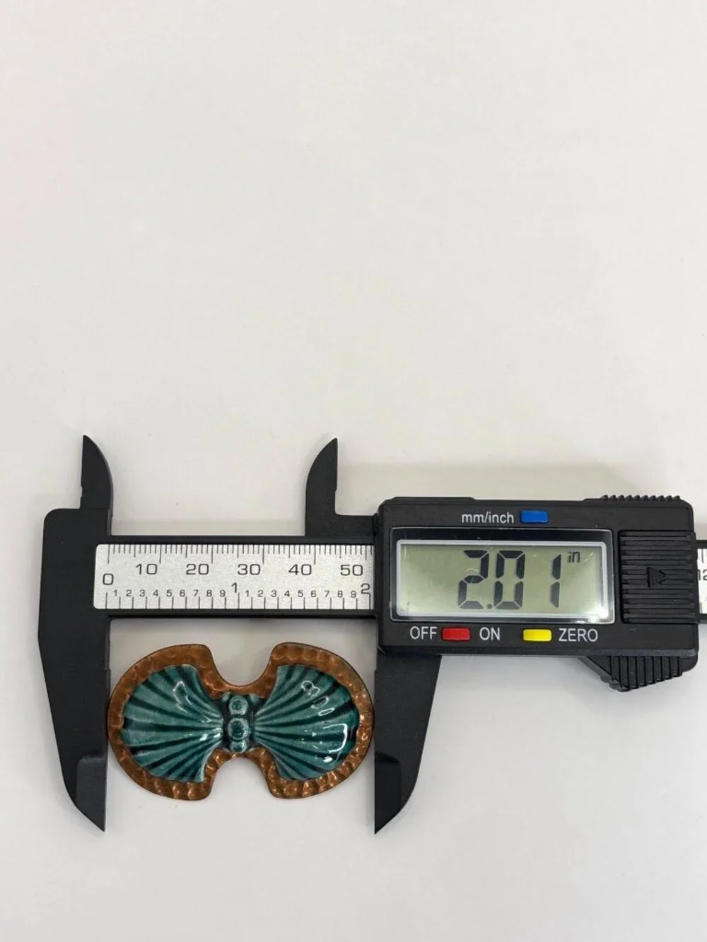 Vintage Art Deco Bow Style Brooch Hammered Brass & Turquoise Ceramic
